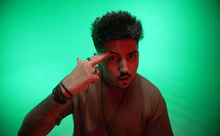Em busca de inovar a cena pop gospel, Dan Damasceno lança o clipe de “Reino”
