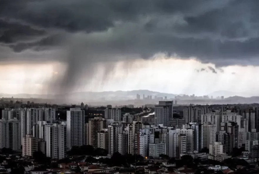 Forte chuva deixa São Paulo em estado de atenção para alagamentos