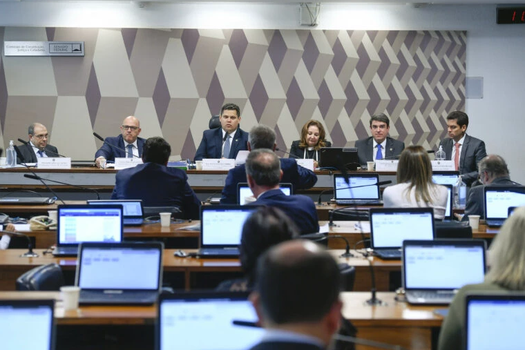 Indicados por Bolsonaro ao STJ são aprovados na CCJ do Senado