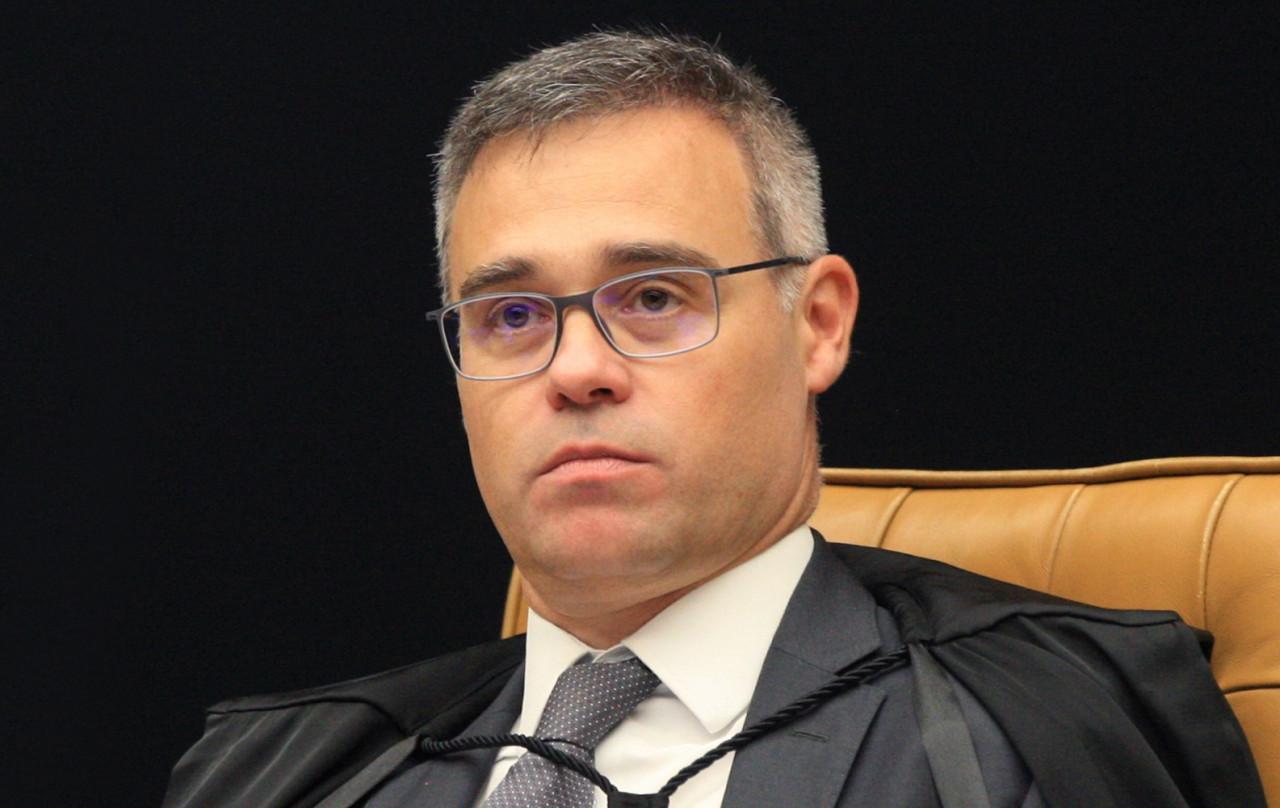 Mendonça vai relatar ação contra ministro da Defesa