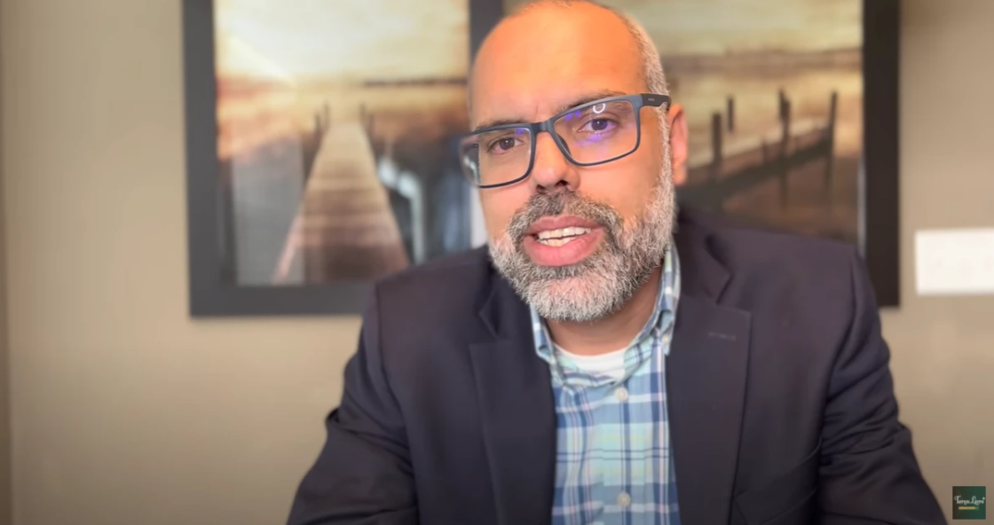 Moraes ordena cancelamento do passaporte de Allan dos Santos