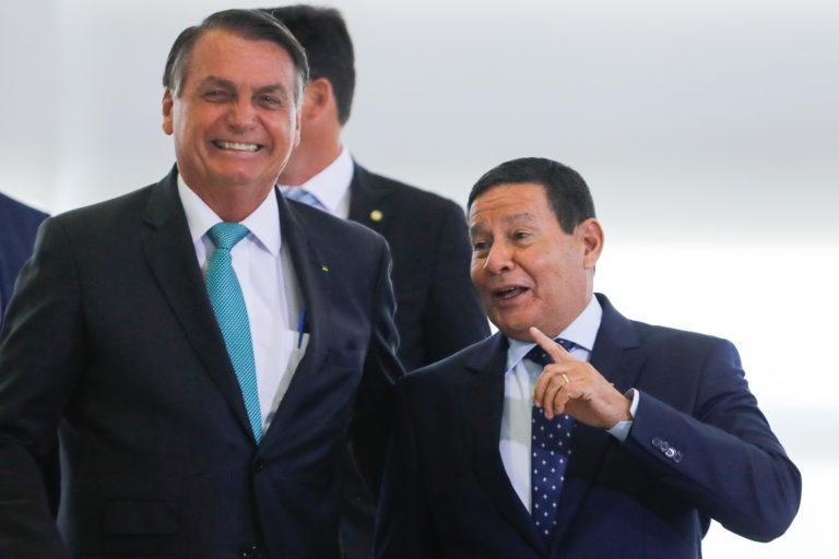 Mourão revela que Bolsonaro está com ferida na perna