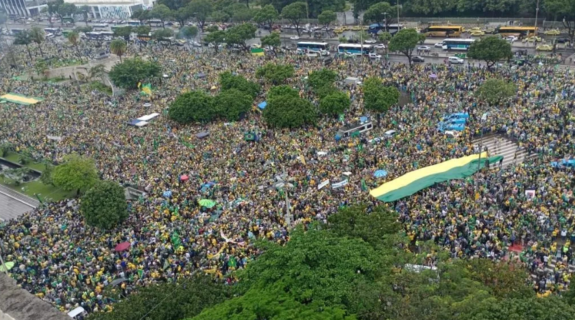 Patriotas realizam grandes manifestações em frente aos quartéis em todas as regiões do Brasil