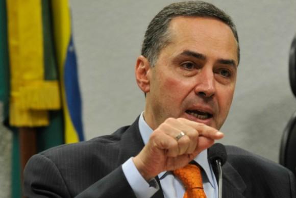 ‘Perdeu, mané, não amola’, diz Barroso, a manifestante brasileiro em Nova Iorque