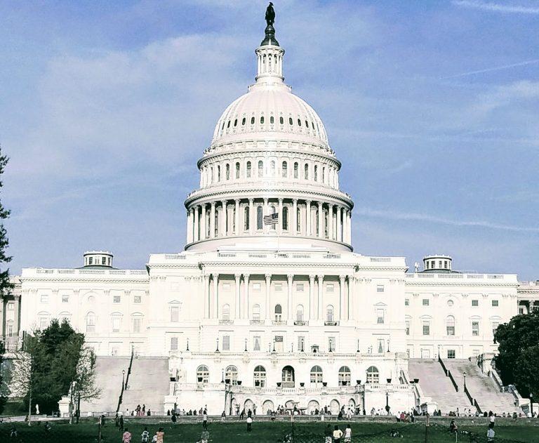Republicanos se aproximam de conquistar maioria na Câmara dos EUA