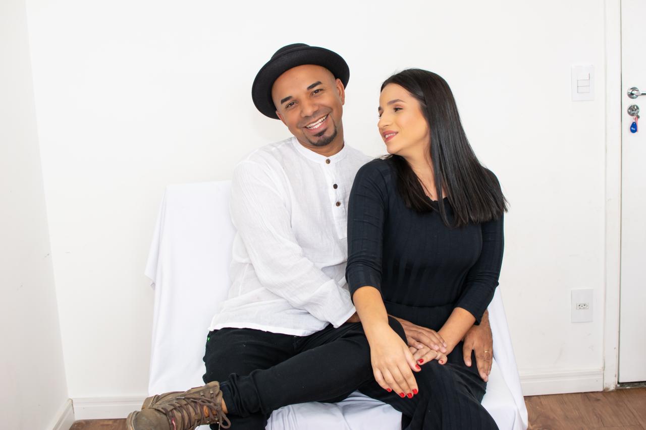 Thiago e Jéssica lançam “Deus Está no Controle” pela UpMusica