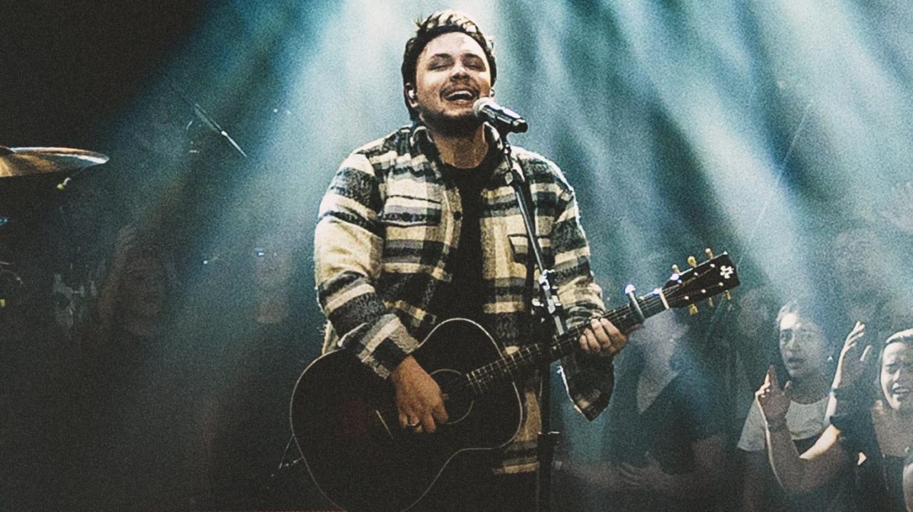 Batiza-nos é o novo single de Theo Rubia