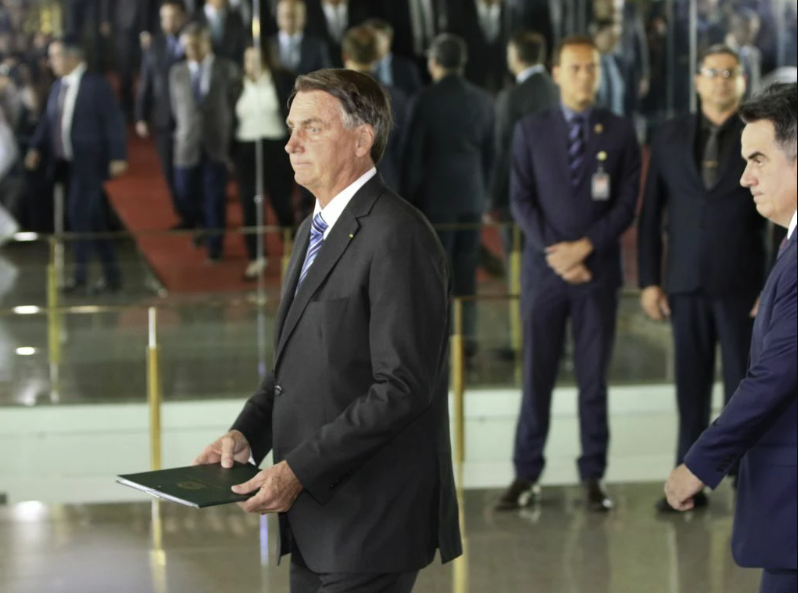 Bolsonaro veta projeto que proíbe ‘arquitetura hostil’ a moradores de rua