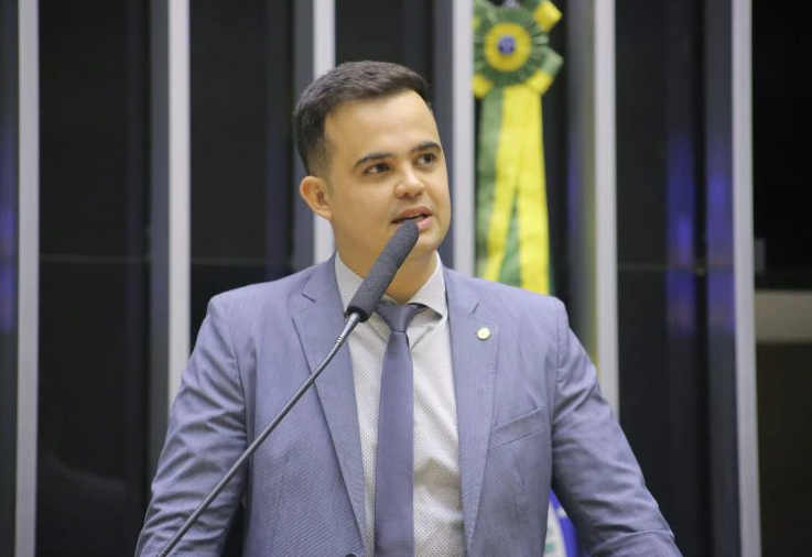 Cabo Junio Amaral tem redes sociais suspensas por Moraes