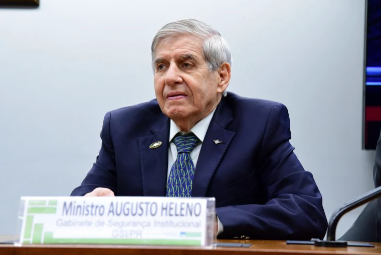 General Augusto Heleno diz que espera “solução” sobre eleições