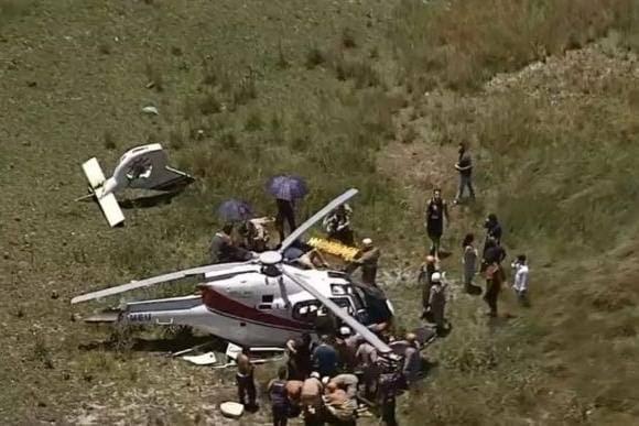 Helicóptero cai no Rio de Janeiro e deixa feridos