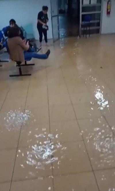 Hospital do Campo Limpo, na zona sul, fica alagado após forte chuva em SP