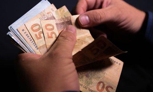 Inflação volta a cair no Brasil