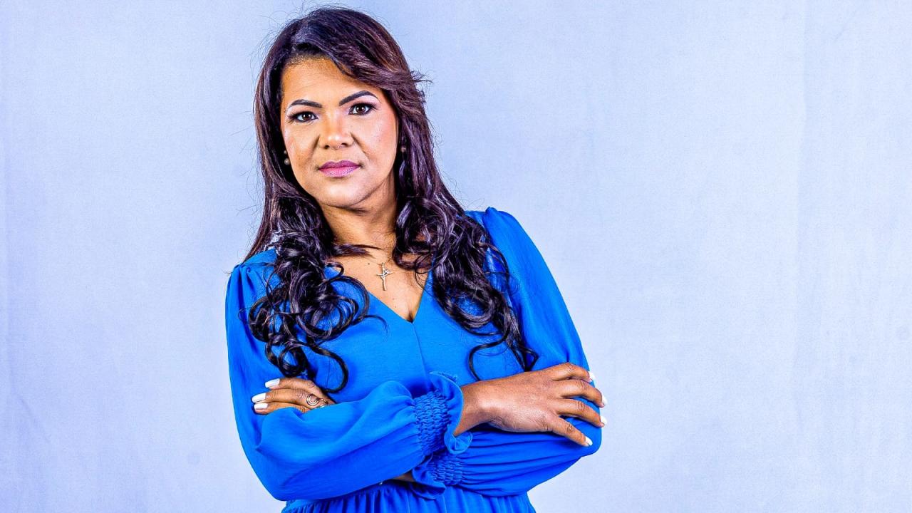 “Leão de Travesseiro” é o novo single da cantora Aretusa pela Blessed Music