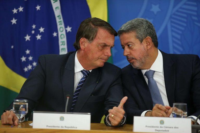 Lira concede aposentadoria a Jair Bolsonaro