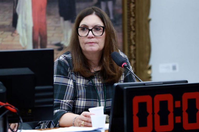 Moraes está fechando o Parlamento, afirma Bia Kicis