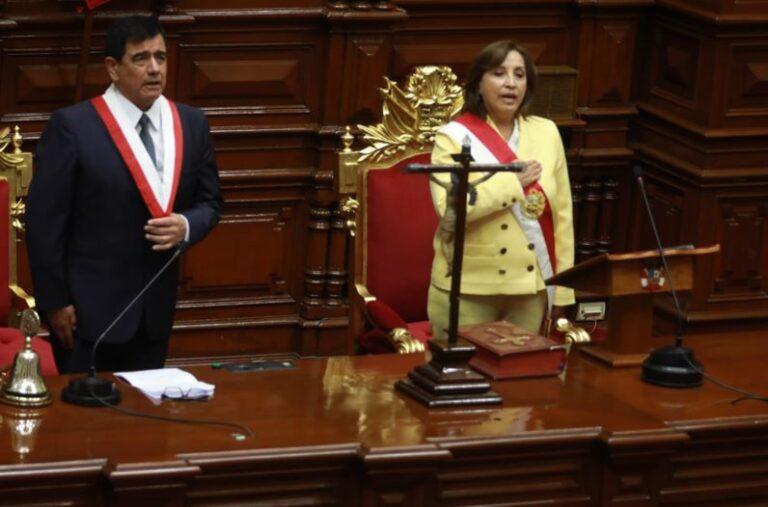 Nova presidente do Peru revoga medidas de Castillo e pede união nacional