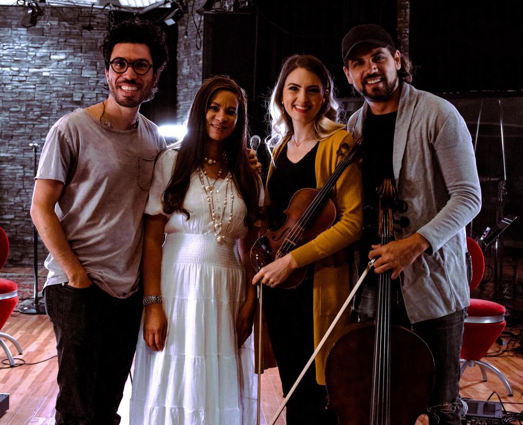 Radicada nos Estados Unidos, a brasileira Elizabeth Loayza lança “A Canção Não Está Perdida” feat. Allison & Antonio Marin