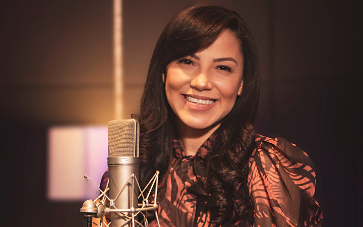 Sumara Santos grava Música 