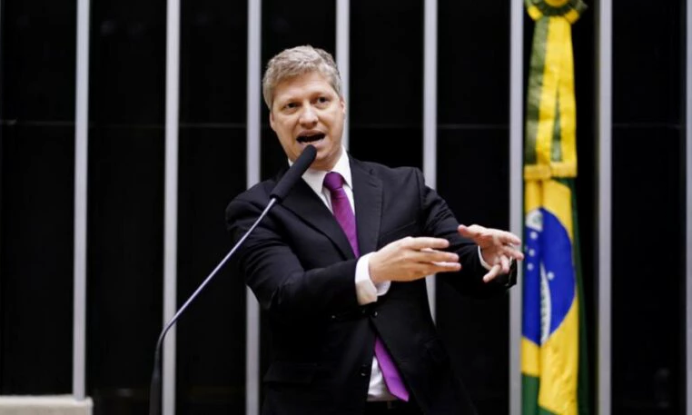 Vivemos sob uma ditadura do Judiciário, denuncia Van Hattem