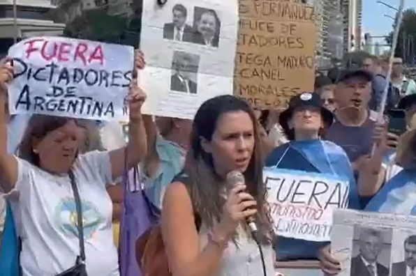 Argentina tem protestos contra presença de ditadores