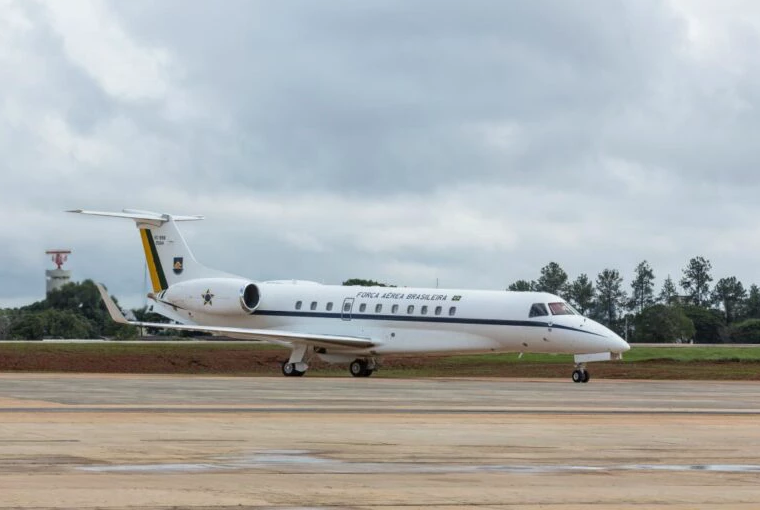 Bolsonaro trouxe brasileiros de Wuhan com cartão corporativo