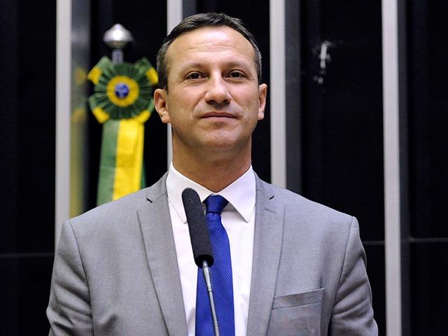 Deputado pede explicações a Dino sobre ilegalidades em prisões em Brasília