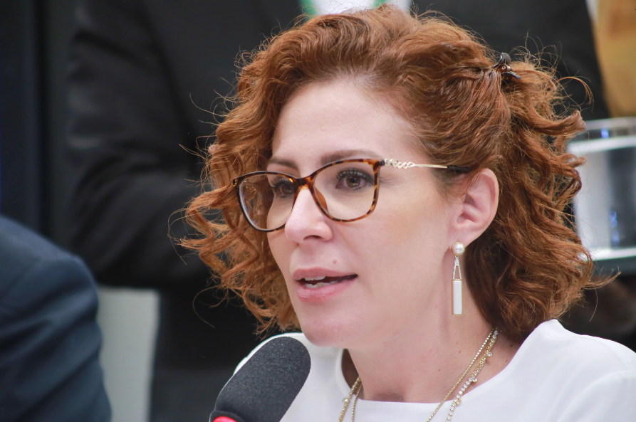 Deputados acionam Direitos Humanos por detidos em ginásio