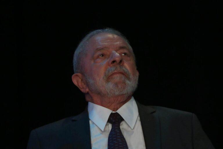 Empresários enriquecem porque os funcionários trabalham, não ele, diz Lula