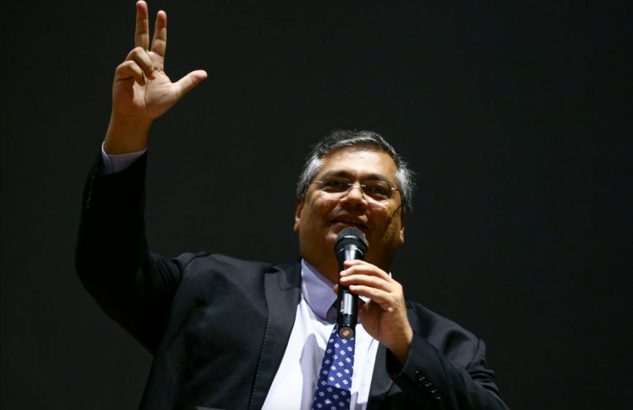 Flávio Dino distorce a Bíblia para defender prisões: “Deus não fez anistia”