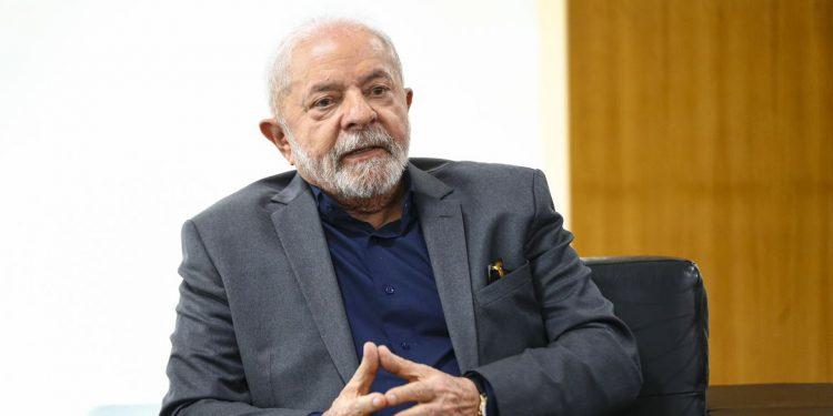 Lula coloca em sigilo de 100 anos gasto com posse