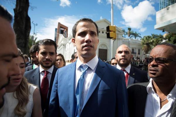“Lula presta um desserviço à democracia”, diz Juan Guaidó