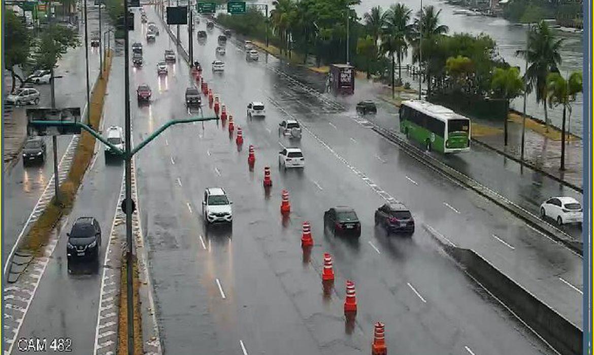 Norte e noroeste fluminense ainda enfrentam transtornos com a chuva