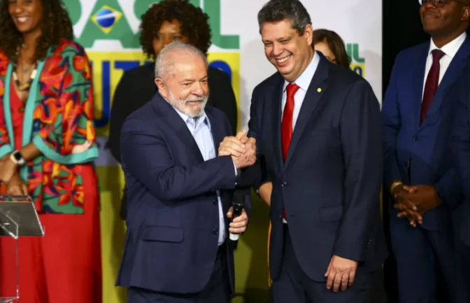 Novo secretário-geral de Lula recebeu R$ 95 mil de empreiteira da Lava Jato