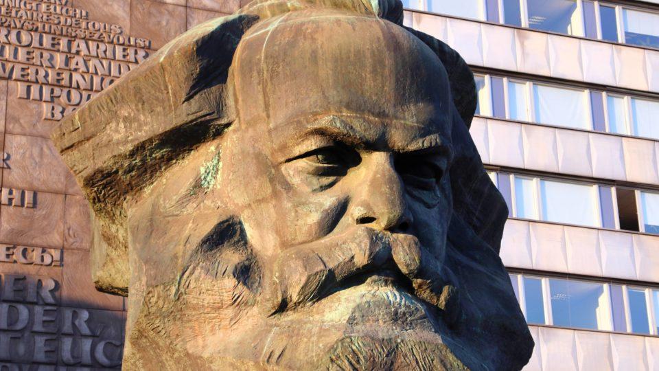 O que a Bíblia diz sobre o comunismo ou o socialismo?