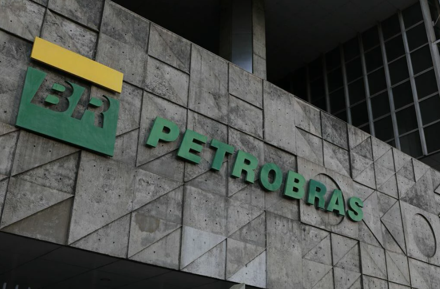Petrobras anuncia reajuste de 7,5% no preço da gasolina às distribuidoras