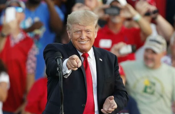 Trump terá de volta suas contas no Facebook e Instagram