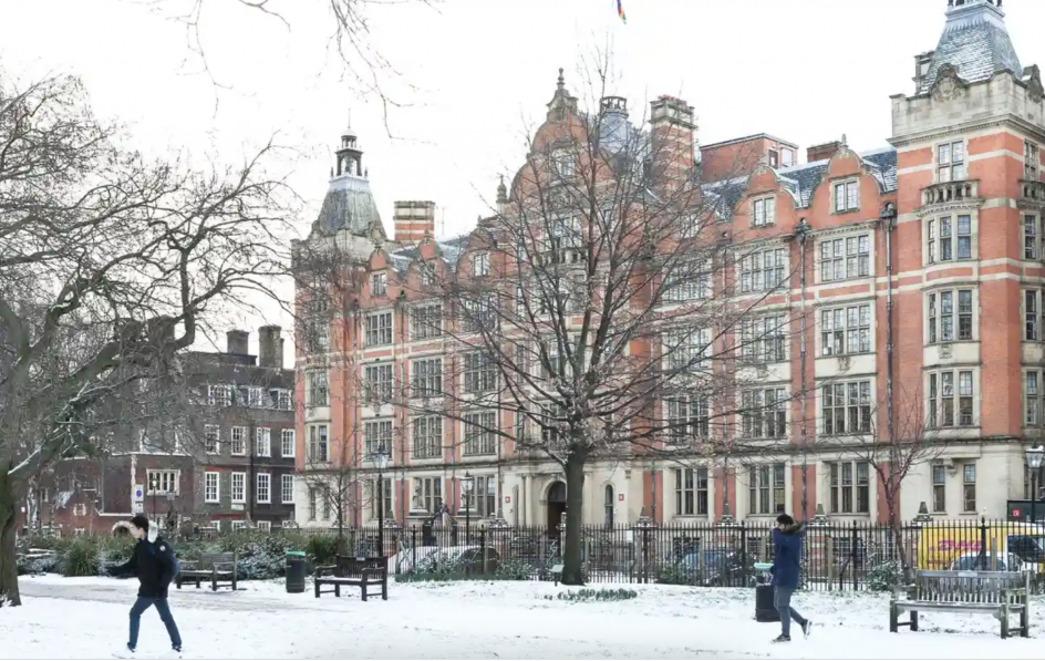 Universidade remove feriados considerados “cristãos demais”