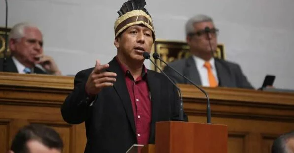 “Yanomamis fugiram da fome da Venezuela”, revela deputado