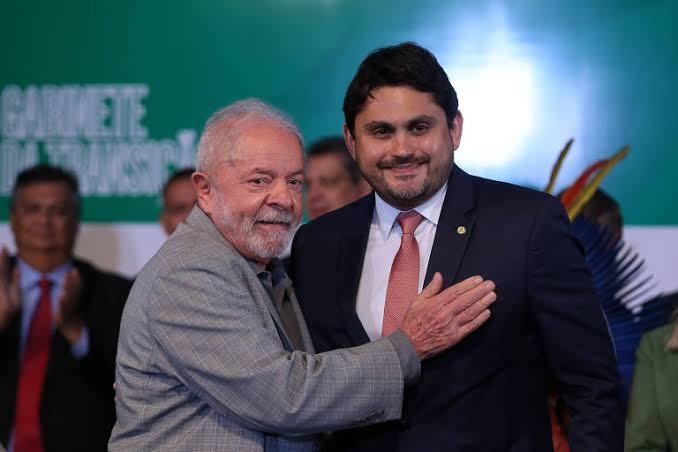 Amigos de ministro de Lula ganharam R$ 36 milhões em contratos, afirma jornal
