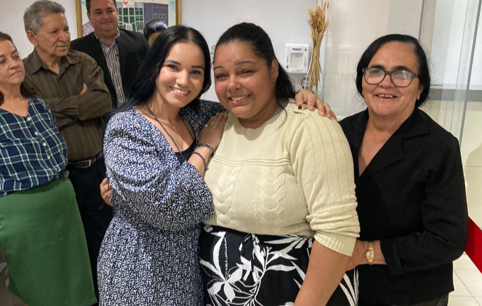 Após oração de missionária, mulher com mobilidade reduzida passa a andar