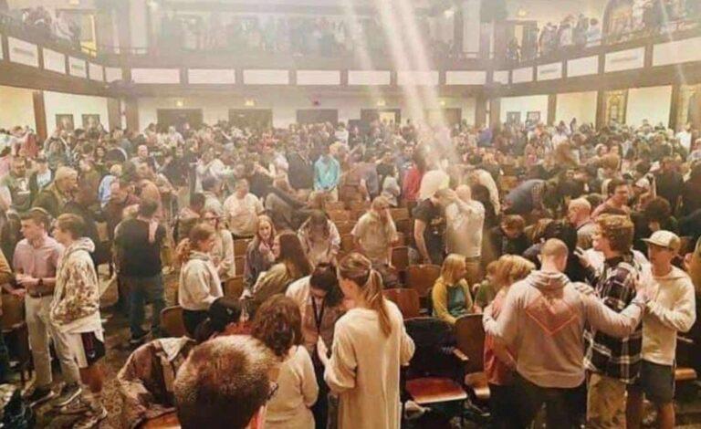 Avivamento: Reunião de oração nos EUA dura mais de 120 horas