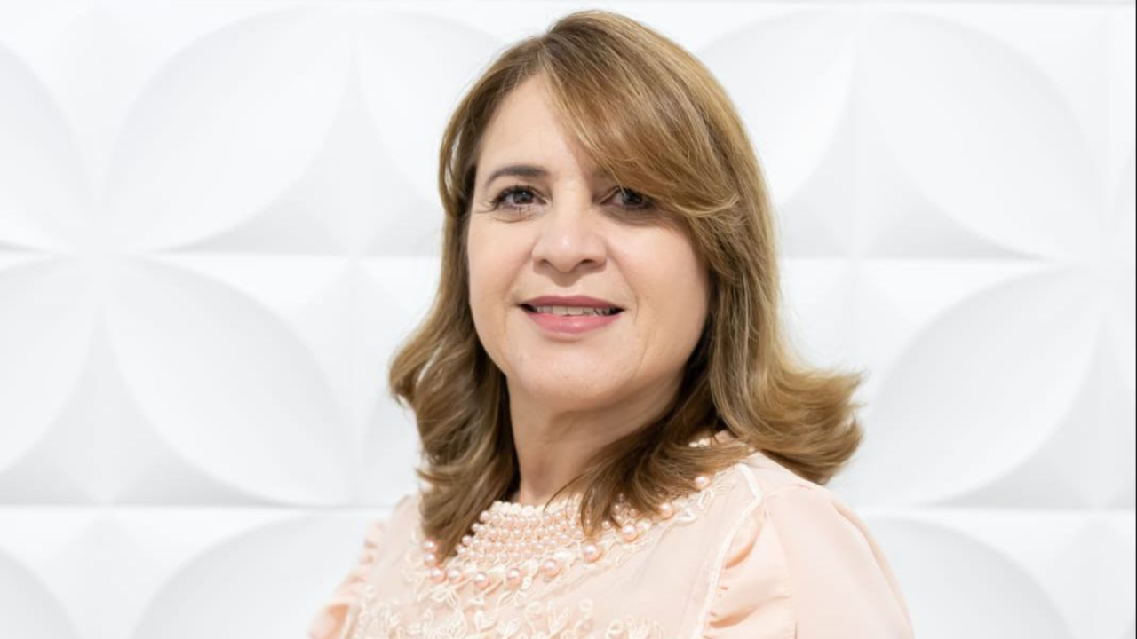 Cantora Elaine Brasileiro lança o single “Que Amor é Esse” e anuncia novos projetos