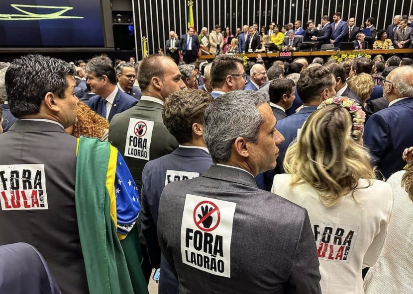 Congresso mais conservador assume e deixa recado: “Lula ladrão”