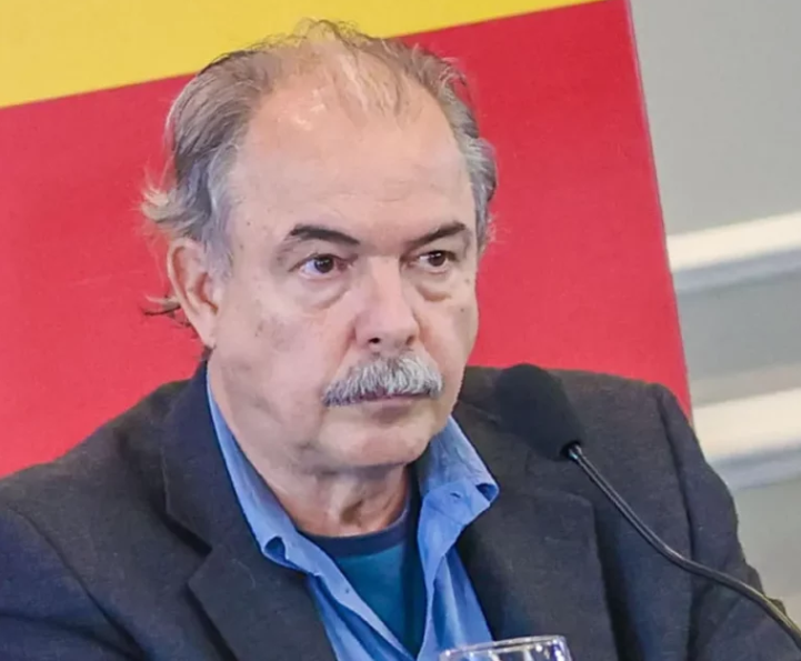 Deputado pede suspensão da nomeação de Mercadante no BNDES