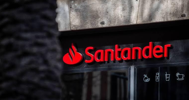 Lucro do Santander despenca mais de 50%