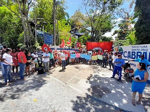 MST invade prefeitura na Bahia