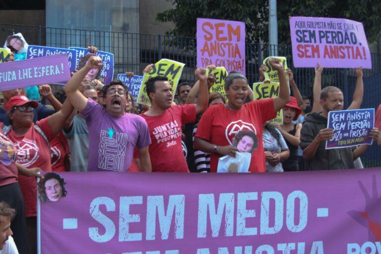 MTST faz atos nos escritórios de Zambelli e Eduardo Bolsonaro