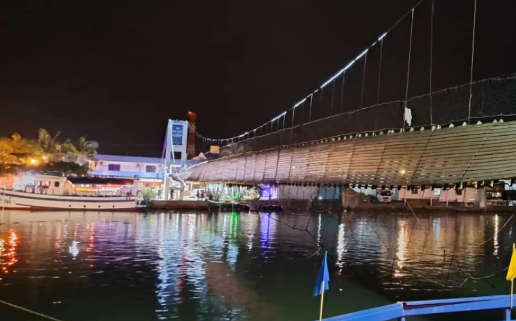 Ponte pênsil desaba com dezenas de pessoas entre os estados de RS e SC