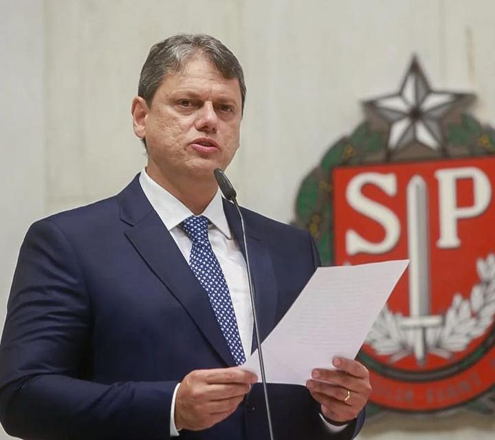 Tarcísio sanciona lei que determina fim da exigência do ‘passaporte da vacina’ da Covid-19 em SP